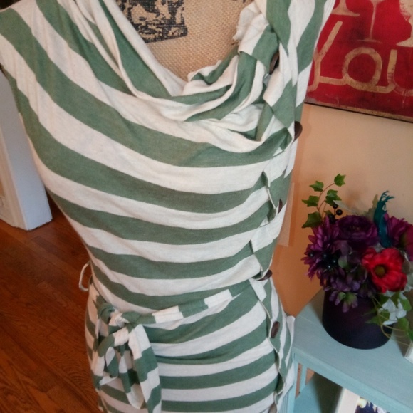 Tops - Boutique striped top with wood buttons on side